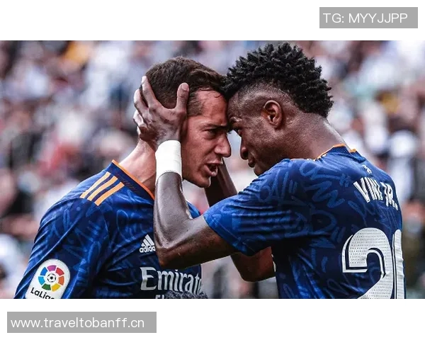 维尼修斯与女友携手米利唐夫妇共度摩纳哥假期心情愉悦庆祝国家德比胜利