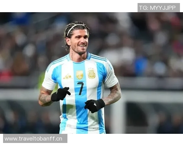 德保罗与梅西亲密合影庆祝晋级期待更辉煌的未来