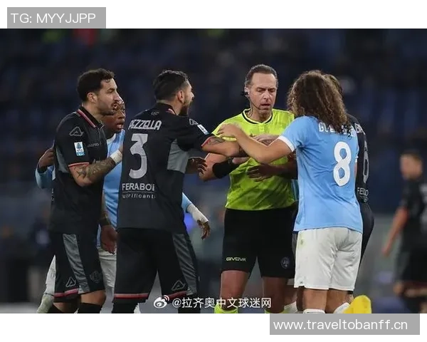 多特球员与教练对漏判点球提出质疑主裁回应拉扯轻微且无效